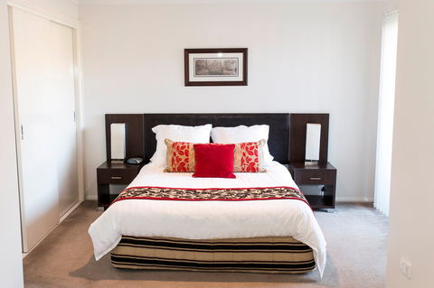 Stay Bathurst - Accommodation Burleigh 1