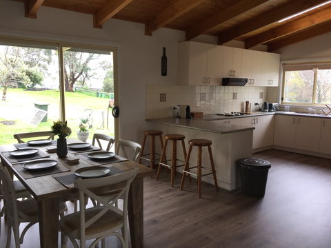 Swagman Homestead At Stockman's Ridge Wines - Accommodation Burleigh 2