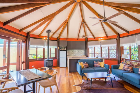 The African Village - By Clouds - Accommodation Burleigh 1