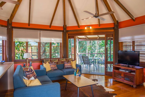 The African Village - By Clouds - Accommodation Burleigh 2