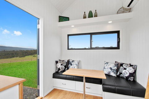 Tiny Home Big Views Kurrajong - Accommodation Burleigh 1
