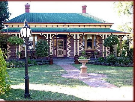 Tara House Bed And Breakfast - Accommodation Burleigh 0