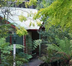 Eagle Hammer Cottages - Accommodation Burleigh 1