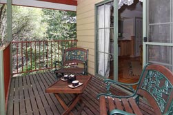 Eagle Hammer Cottages - Accommodation Burleigh 3