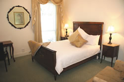 Montfort Manor - Accommodation Burleigh 1