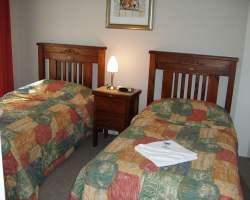 Acacia Holiday Apartments And Cabins - Accommodation Burleigh 1