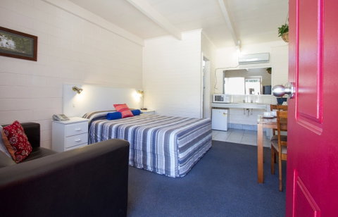 Wattle Motel - Accommodation Burleigh 1