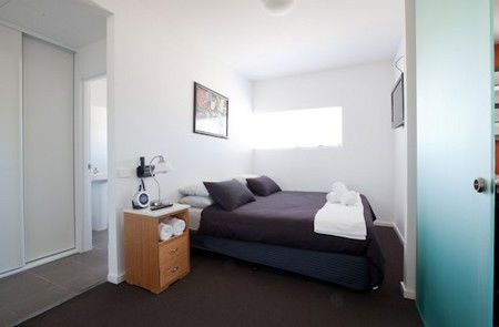 Honeysuckle Executive Apartments - Accommodation Burleigh 1