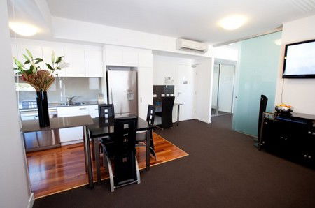 Honeysuckle Executive Apartments - Accommodation Burleigh 3