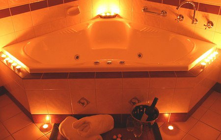 Anglesea Overboard Seaside Cottage - Accommodation Burleigh 0