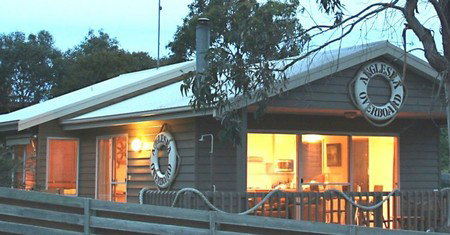 Anglesea Overboard Seaside Cottage - Accommodation Burleigh 2