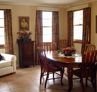 Pratically Lakeside B  B - Accommodation Burleigh