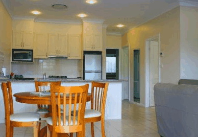 Cadman Apartments - Accommodation Burleigh 2