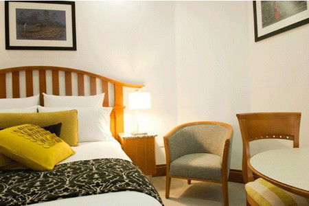 The Inchcolm Hotel - Accommodation Burleigh 0