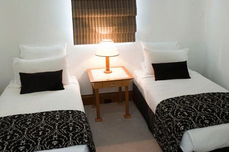 The Inchcolm Hotel - Accommodation Burleigh 1