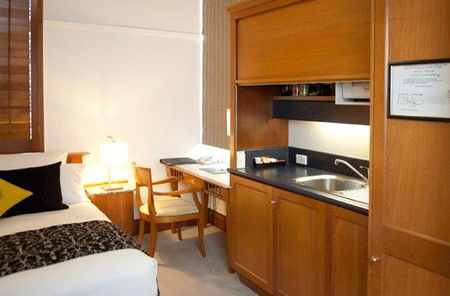 The Inchcolm Hotel - Accommodation Burleigh 2