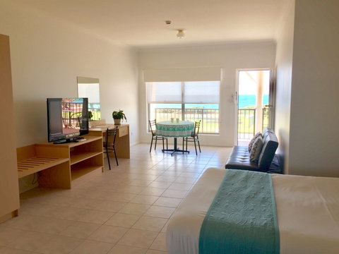 COAST Motel And Apartments - Accommodation Burleigh 6