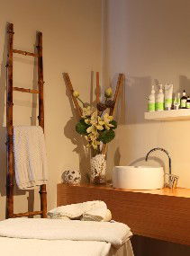 Indulge Spa Retreat - Accommodation Burleigh 1