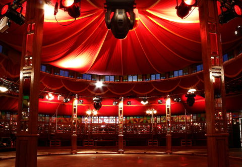 Wonderland Under The Melbourne Star - Accommodation Burleigh 2