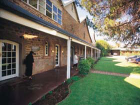 Annies Lane - Accommodation Burleigh 0