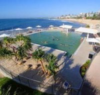 Kings Beach - Beachfront Salt Water Pool - Accommodation Burleigh