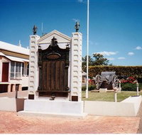 Gayndah War Memorial - Accommodation Burleigh
