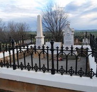 Hamilton Humes Grave - Accommodation Burleigh