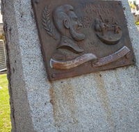 Thunderbolt's Statue and Constable Walker Memorial - Accommodation Burleigh