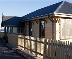 East Coast Lounge - Accommodation Burleigh 2