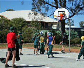 EE Parr O.B.E. Park - Accommodation Burleigh 0