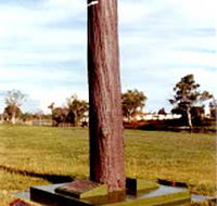 The Flood Memorial or The Stump - Accommodation Burleigh