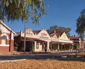 Ariah Park NSW Accommodation Burleigh