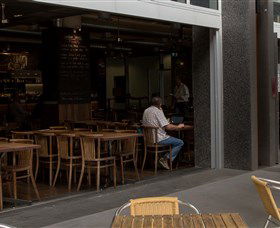 Debacle - Accommodation Burleigh 1