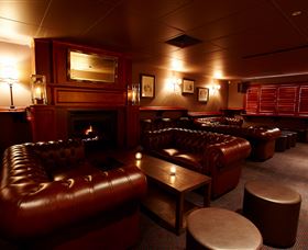 Civic Pub - Accommodation Burleigh 2