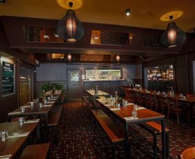 Civic Pub - Accommodation Burleigh 3