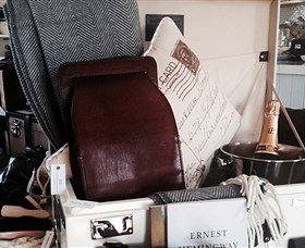 East Coast Lounge - Accommodation Burleigh 5