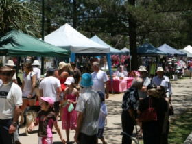 Burleigh Art And Craft Markets - Accommodation Burleigh 3