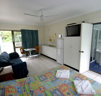 Tropical Palms Inn - Accommodation Burleigh