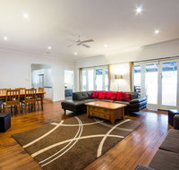 The Retreat Port Stephens - Accommodation Burleigh