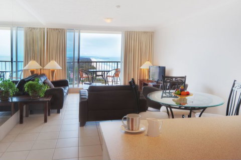 Golden Sands On Main Beach - Accommodation Burleigh 4