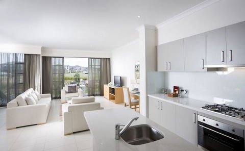 Mercure Kooindah Waters Central Coast - Accommodation Burleigh 2
