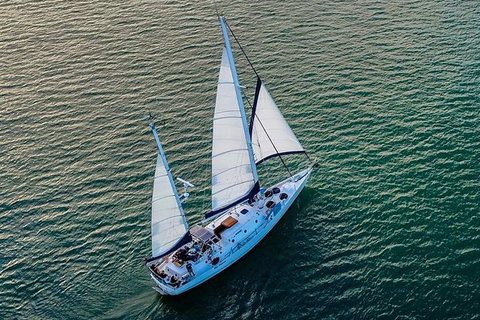 Full-Day Adventure Sailing Experience: Circumnavigate Magnetic Island - Accommodation Burleigh 1