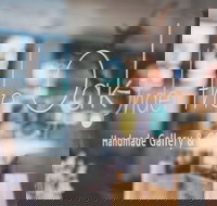 Under The Oak Handmade Gallery and Gifts - Accommodation Burleigh