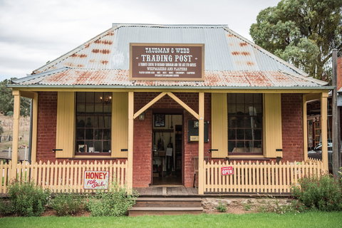 Taubman And Webb Trading Post - Accommodation Burleigh 1