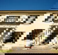 Wivenhoe House - Accommodation Burleigh