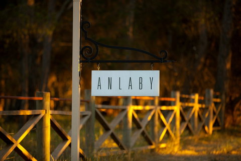Anlaby - Accommodation Burleigh 2