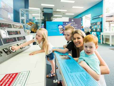 CSIRO Parkes Radio Telescope Visitor Centre - Accommodation Burleigh 1