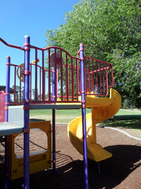 Fadden Pines Playground - Accommodation Burleigh 2