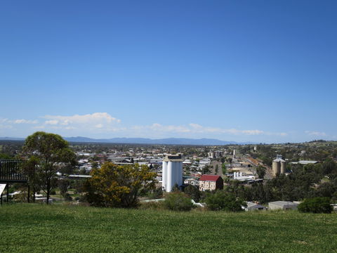 Heritage Sculptures At Pensioners Hill Lookout - Accommodation Burleigh 2