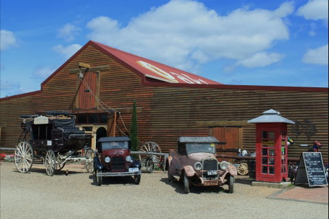 Oaklands Barn - Accommodation Burleigh 0